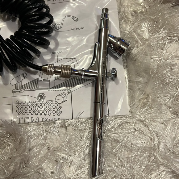 Pro Plus Complete Airbrush Kit
$425.00
($675.00 Value) Excellent for makeup. - Picture 7 of 11